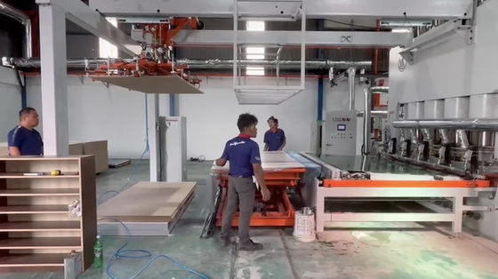 खरीदें मेलामाइन फर्नीचर बोर्ड लेमिनेटेड एमडीएफ एचडीएफ पीबी हॉट प्रेस लेमिनेटिंग मशीन 15KW online manufacture